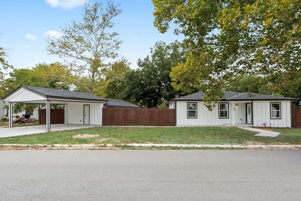 307 N 4th Street, Crandall, TX 75114 — photo 1
