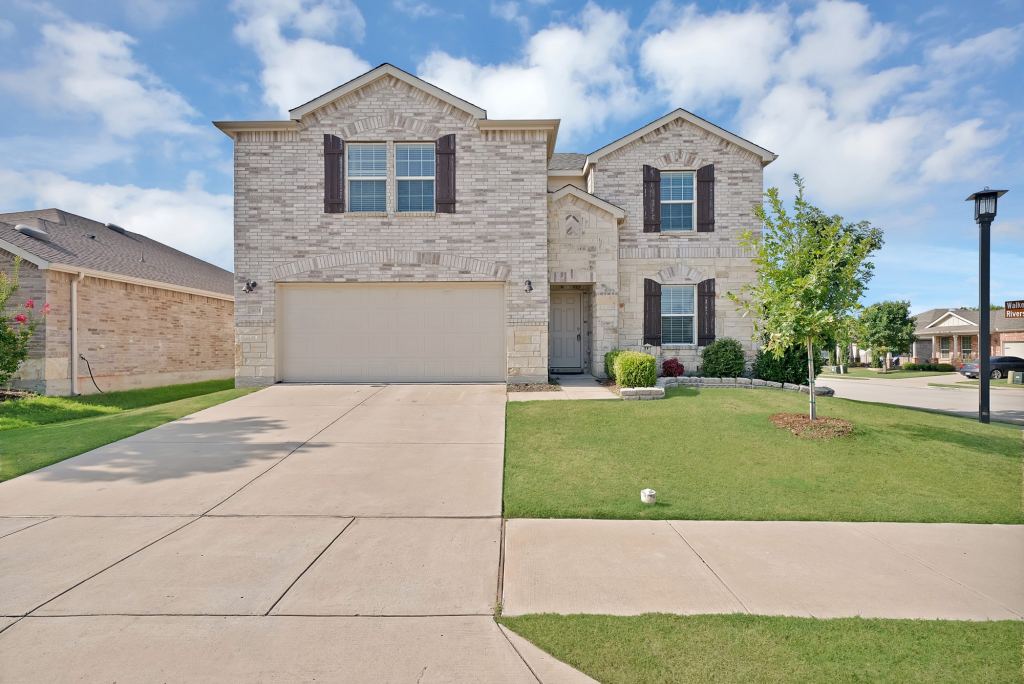 3004 Walker Creek Drive, Little Elm, TX 75068 — photo 1