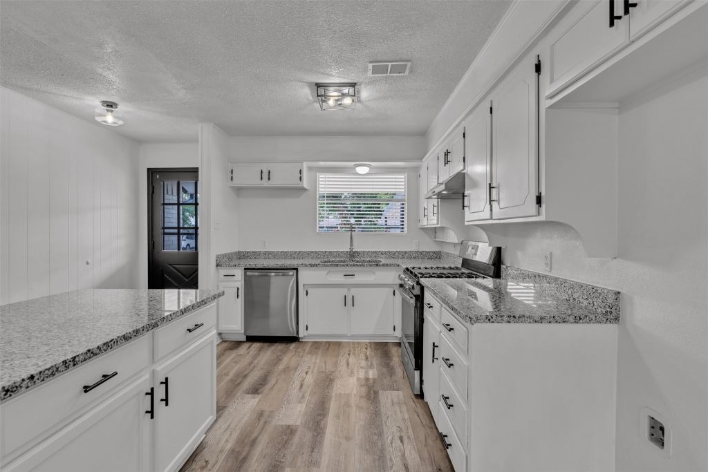 3407 NE 10th Street, Mineral Wells, TX 76067 — photo 1
