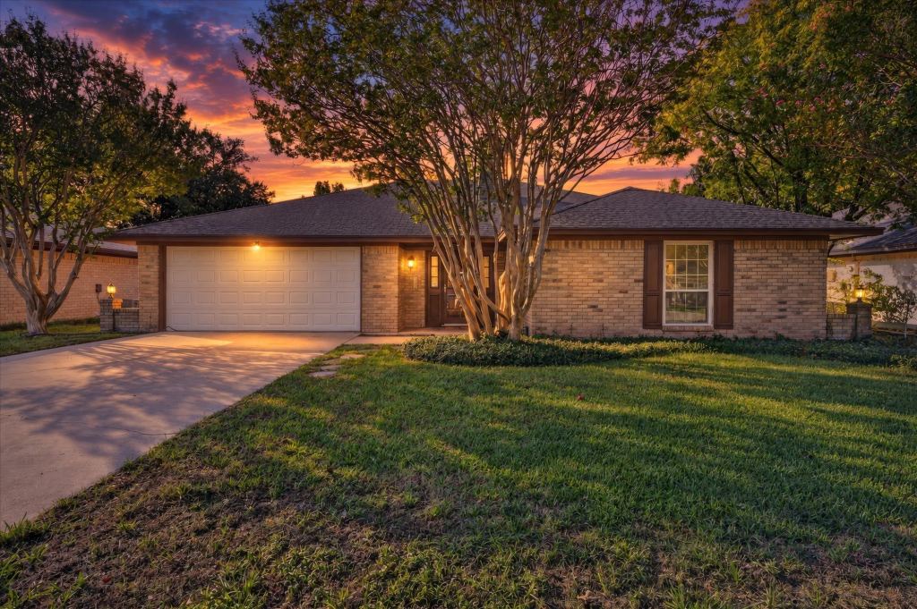201 Oakhaven Drive, Grand Prairie, TX 75050 — photo 1