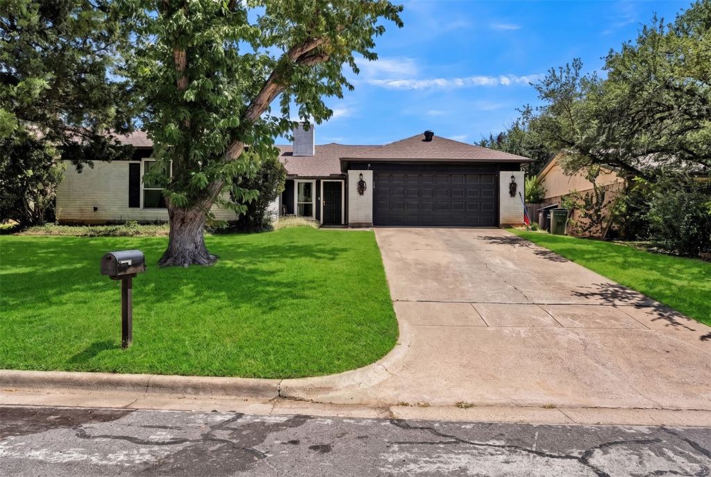 3813 Lynbrook Lane, Arlington, TX 76015 — photo 1