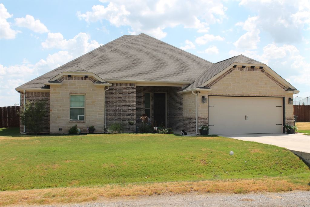 4011 Gallivant Drive, Granbury, TX 76049 — photo 1