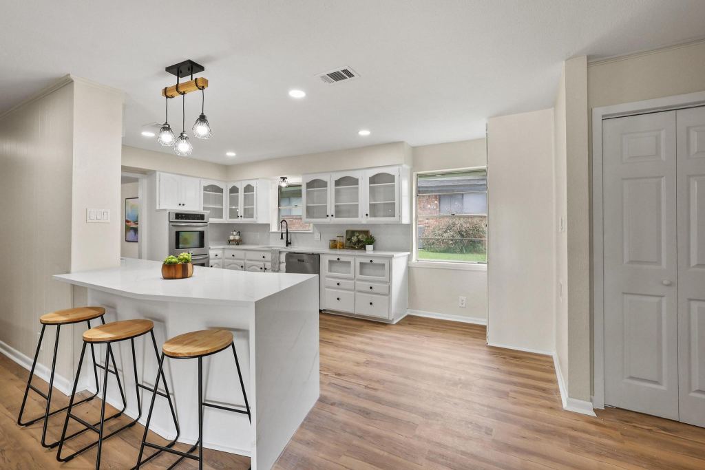 2505 Meadows Lane