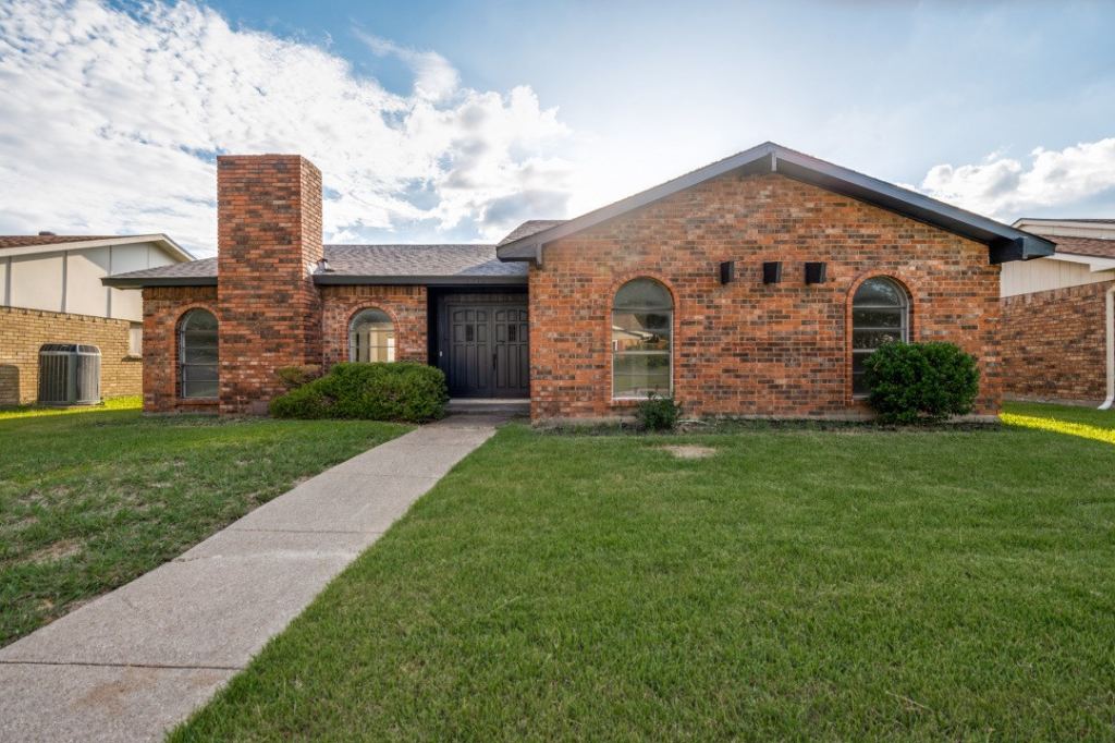 1910 Rambling Ridge Lane, Carrollton, TX 75007 — photo 1