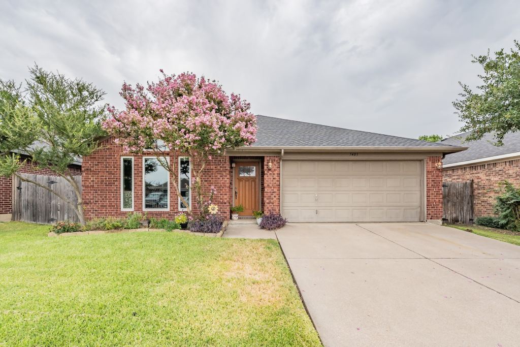 7403 Fossil Lake Drive, Arlington, TX 76002 — photo 1