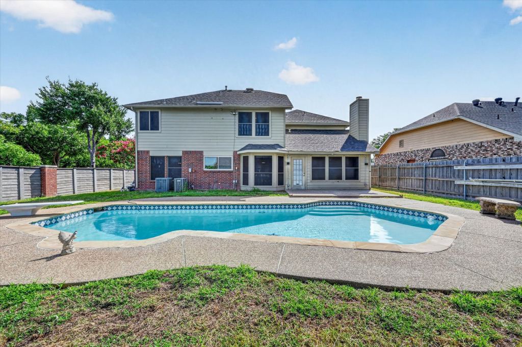 4301 Hudson Avenue, Grand Prairie, TX 75052 — photo 1