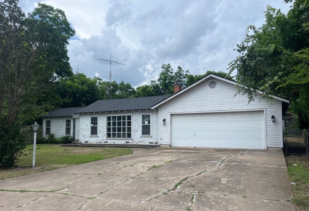 717 Tulane Street, Beverly Hills, TX 76711 — photo 1