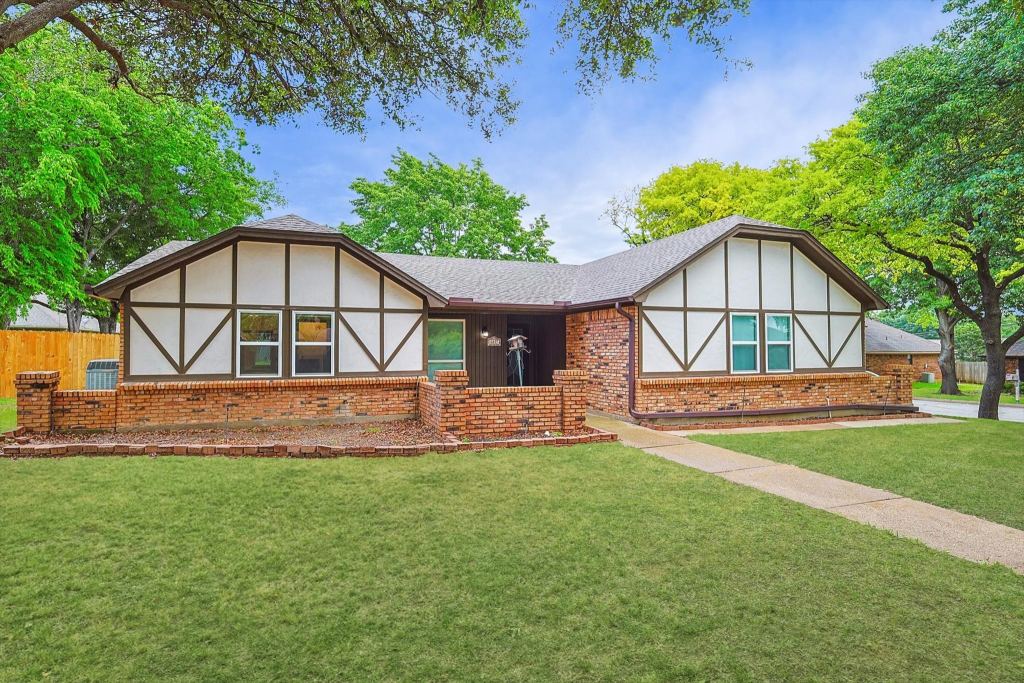 6837 Starnes Road, North Richland Hills, TX 76182 — photo 1