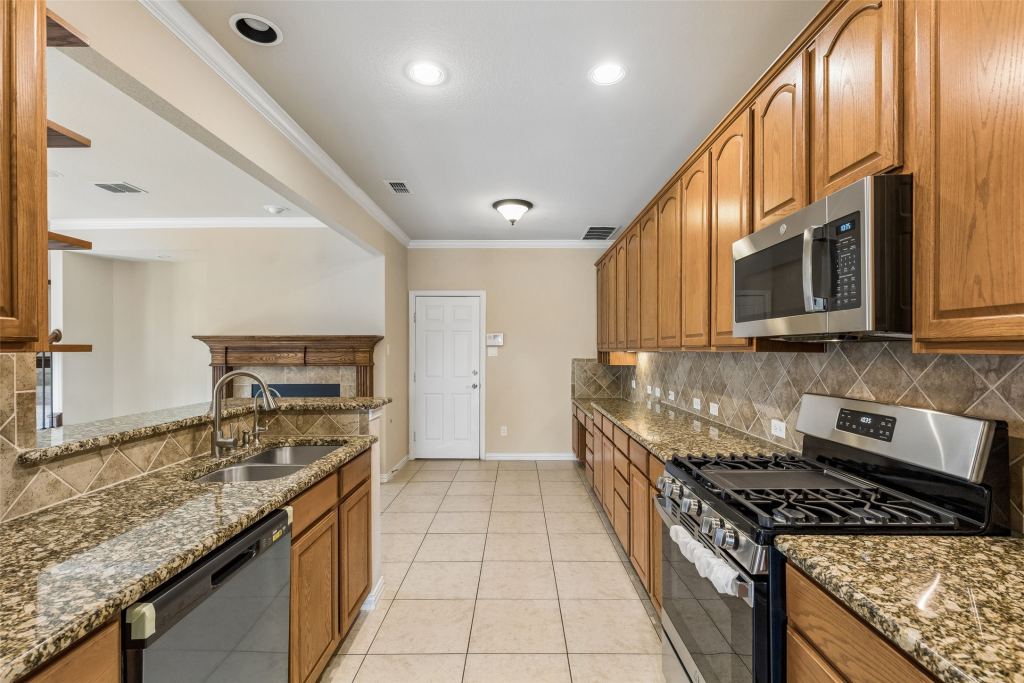 4313 Kestrel Way, Carrollton, TX 75010 — photo 1