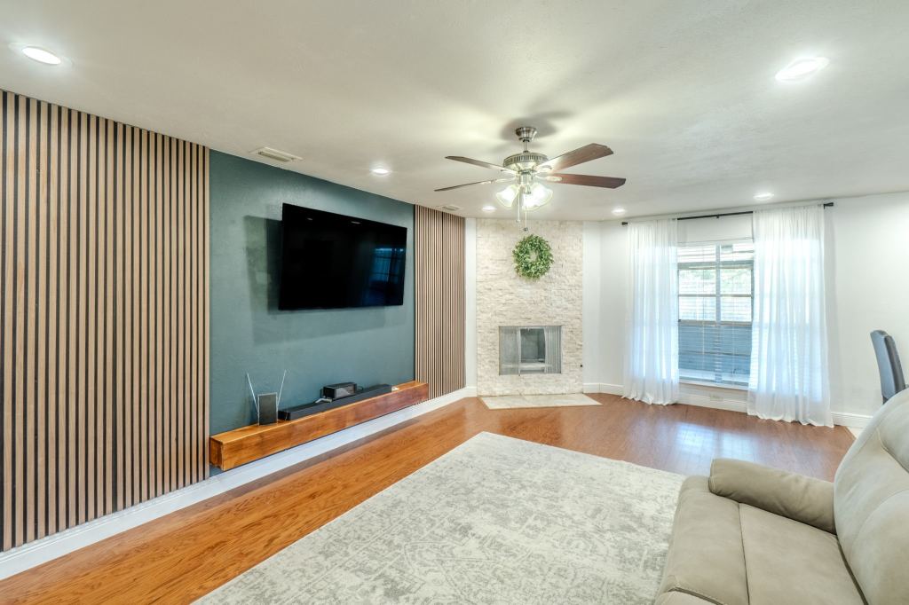 1011 Whippoorwill Court