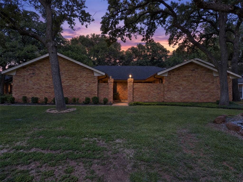 2304 Belfry Court, Arlington, TX 76011 — photo 1