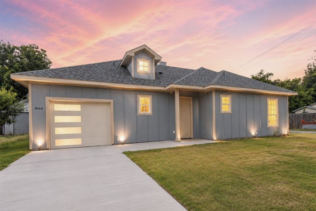 804 S 4th Street, Bonham, TX 75418 — photo 1
