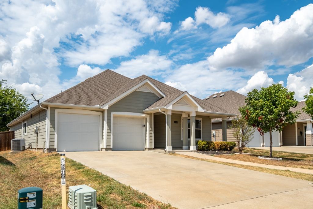 126 Spring Creek Lane, Terrell, TX 75160 — photo 1