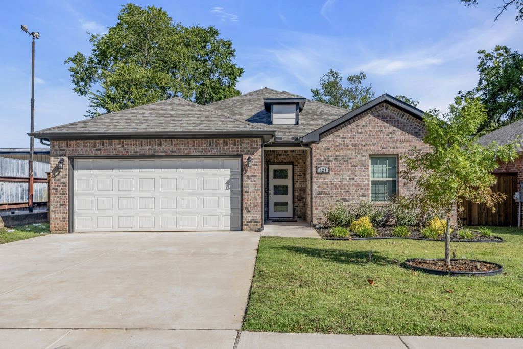 121 W Morton Street, Denison, TX 75021 — photo 1