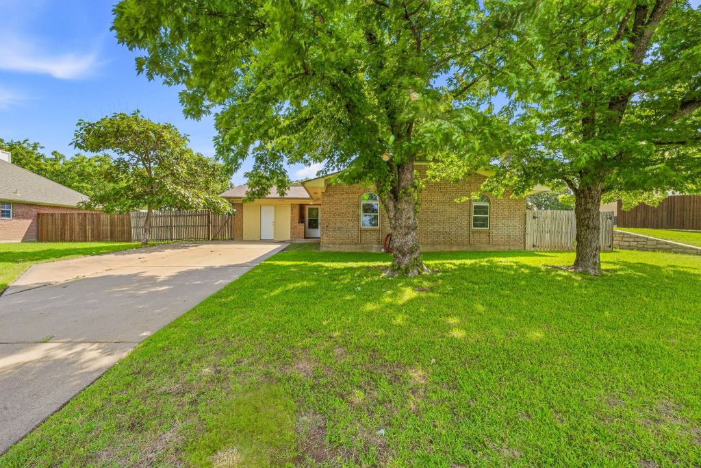 231 Choctaw Drive, Stephenville, TX 76401 — photo 1