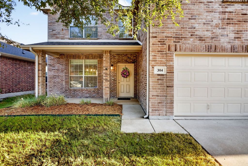 304 Turquoise Drive, Fort Worth, TX 76131 — photo 1