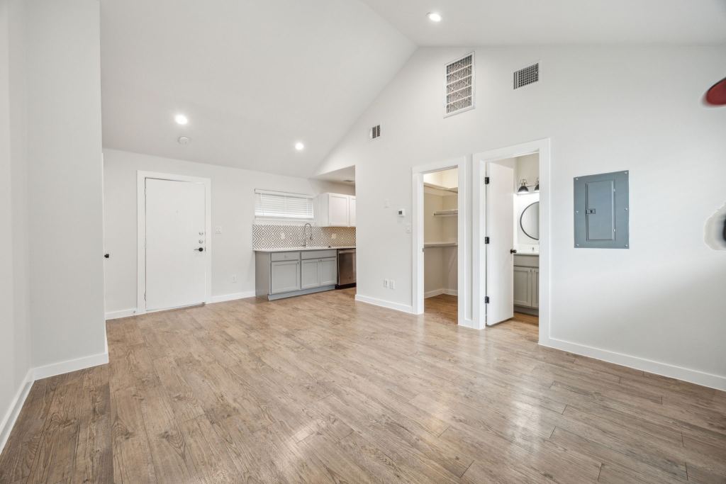 5018 San Jacinto Street 108, Dallas, TX 75206 — photo 1