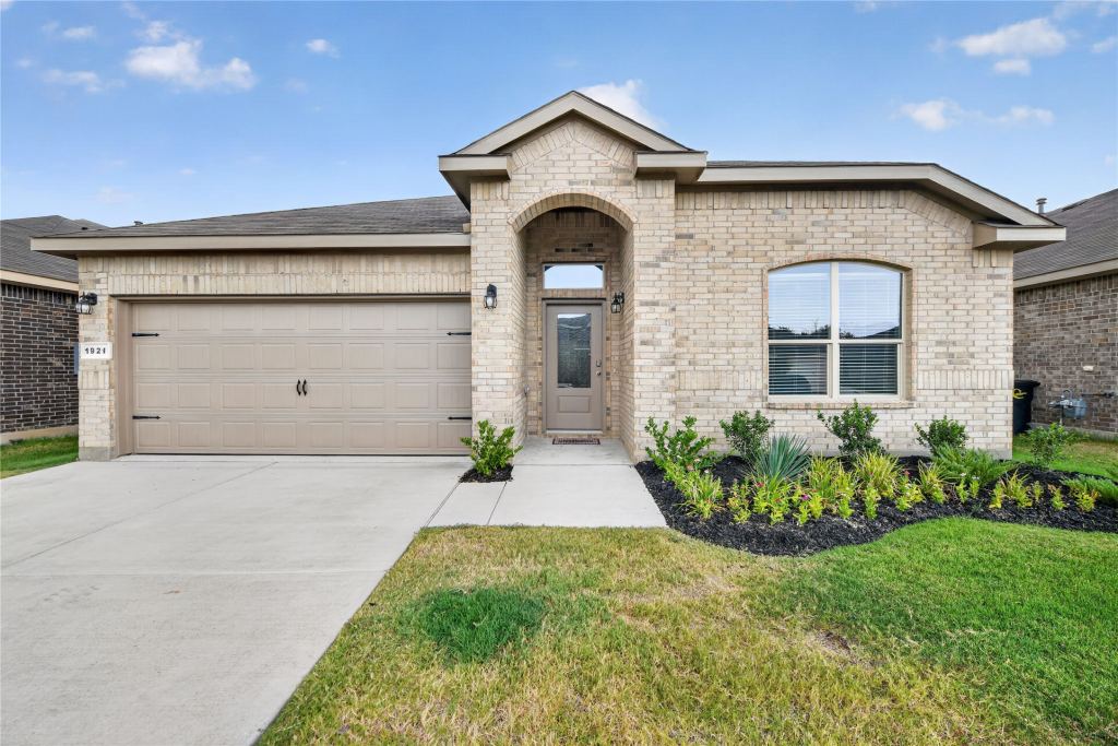 1921 CHEROKEE Lane, Cleburne, TX 76033 — photo 1