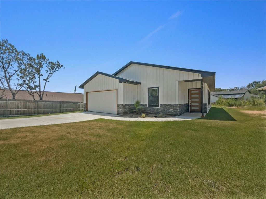 3612 Broken Bow Drive, Granbury, TX 76048 — photo 1
