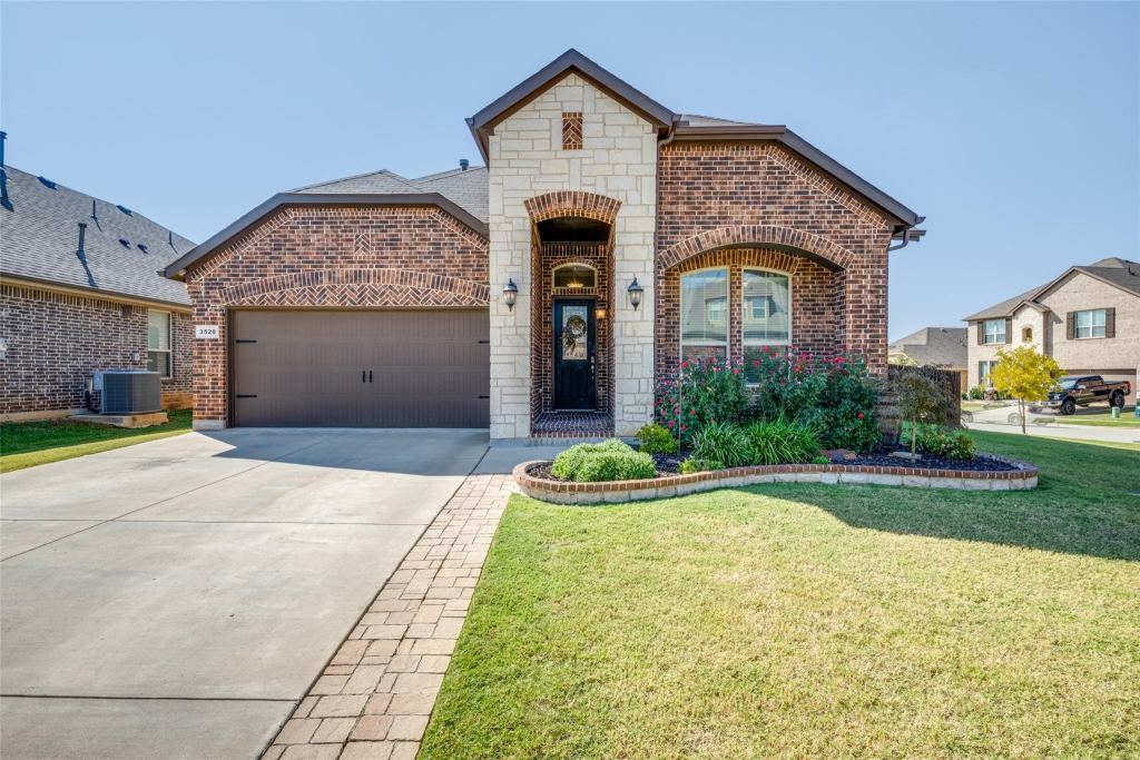 3520 Helm Lane, Denton, TX 76210 — photo 1