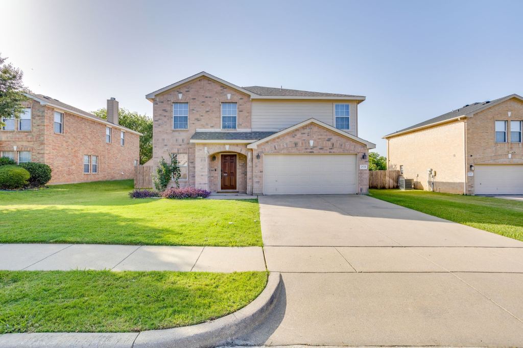 2521 Buffalo Run, Burleson, TX 76028 — photo 1