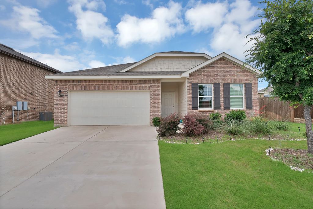 19 Cherryridge Drive, Edgecliff Village, TX 76134 — photo 1