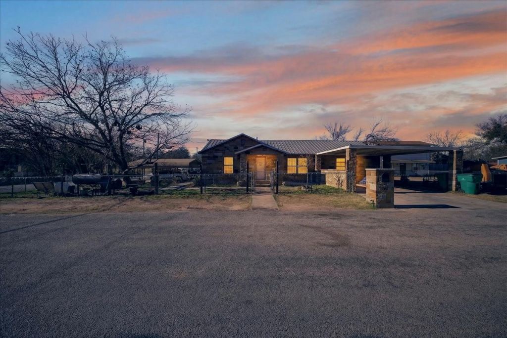 1310 N Estes Street, Stephenville, TX 76401 — photo 1