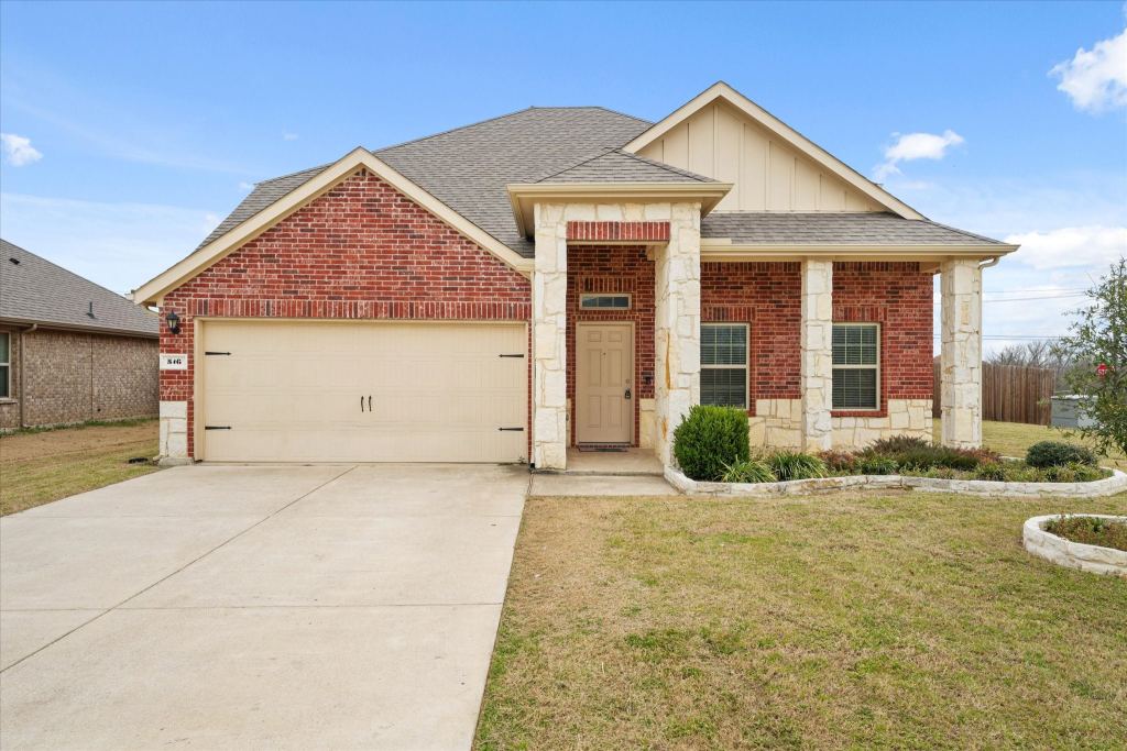 516 Clearlake Drive, Waxahachie, TX 75165 — photo 1