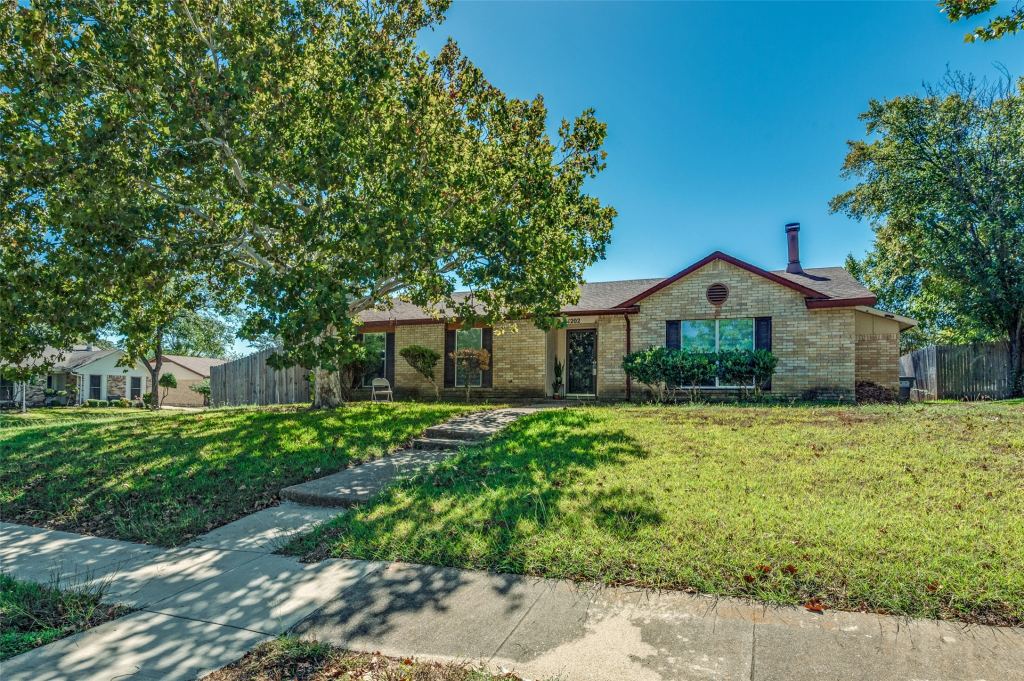 1202 Canyon Oaks Drive, Lancaster, TX 75146 — photo 1