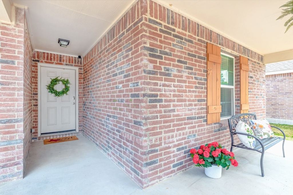 5913 Mountain Bluff Drive
