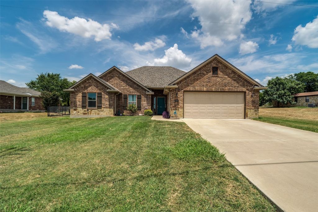 816 W Park Avenue, Weatherford, TX 76086 — photo 1