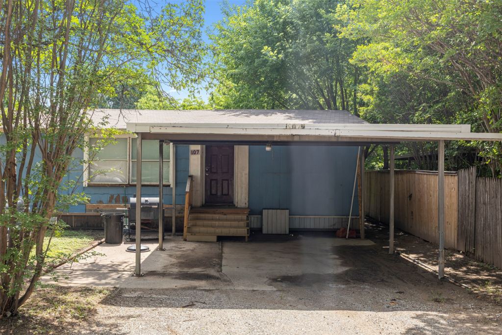 107 Syble Jean Drive B, Burleson, TX 76028 — photo 1