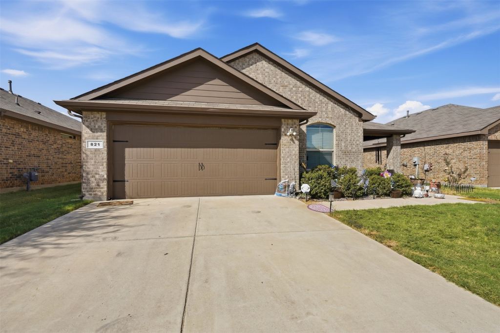 821 Rutherford Drive, Crowley, TX 76036 — photo 1