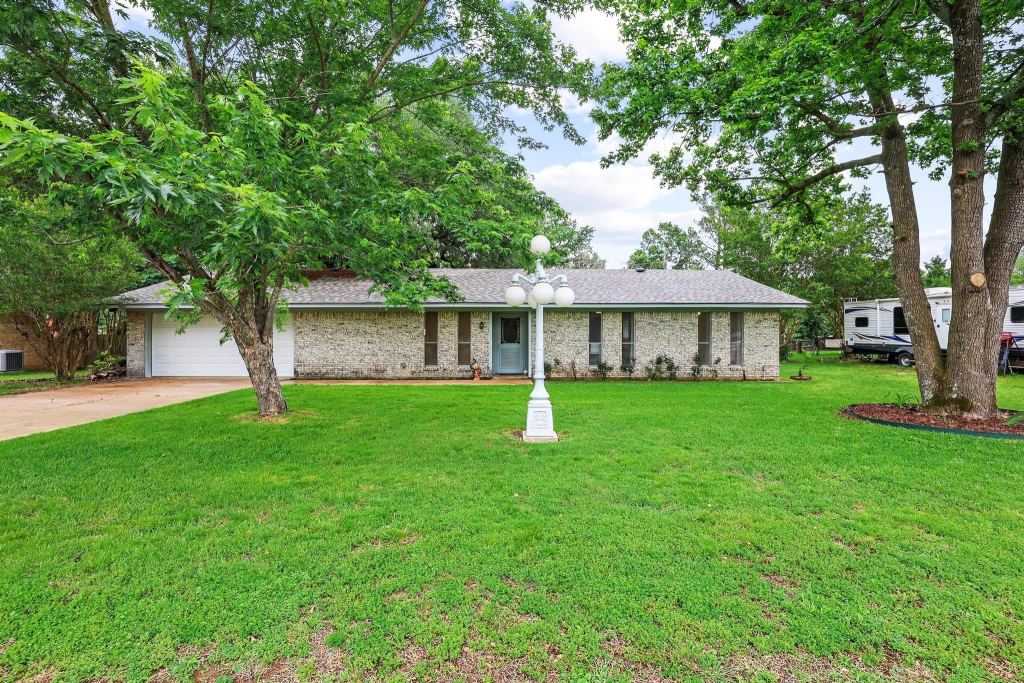 212 Lou Street, Sulphur Springs, TX 75482 — photo 1
