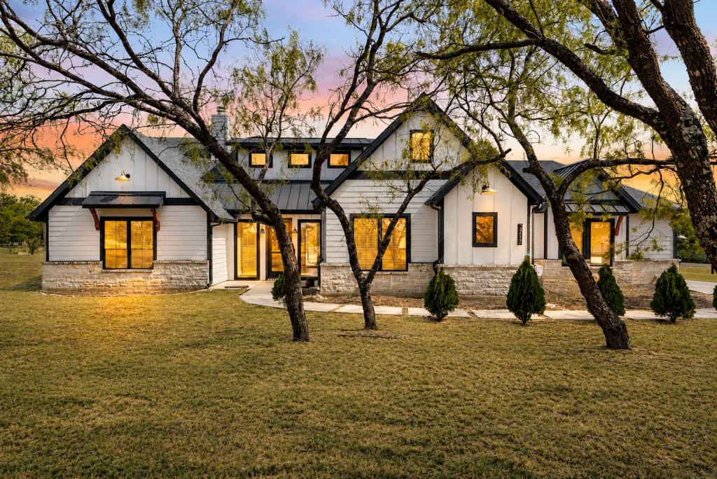 3217 Bairds Lane, Burleson, TX 76028 — photo 1