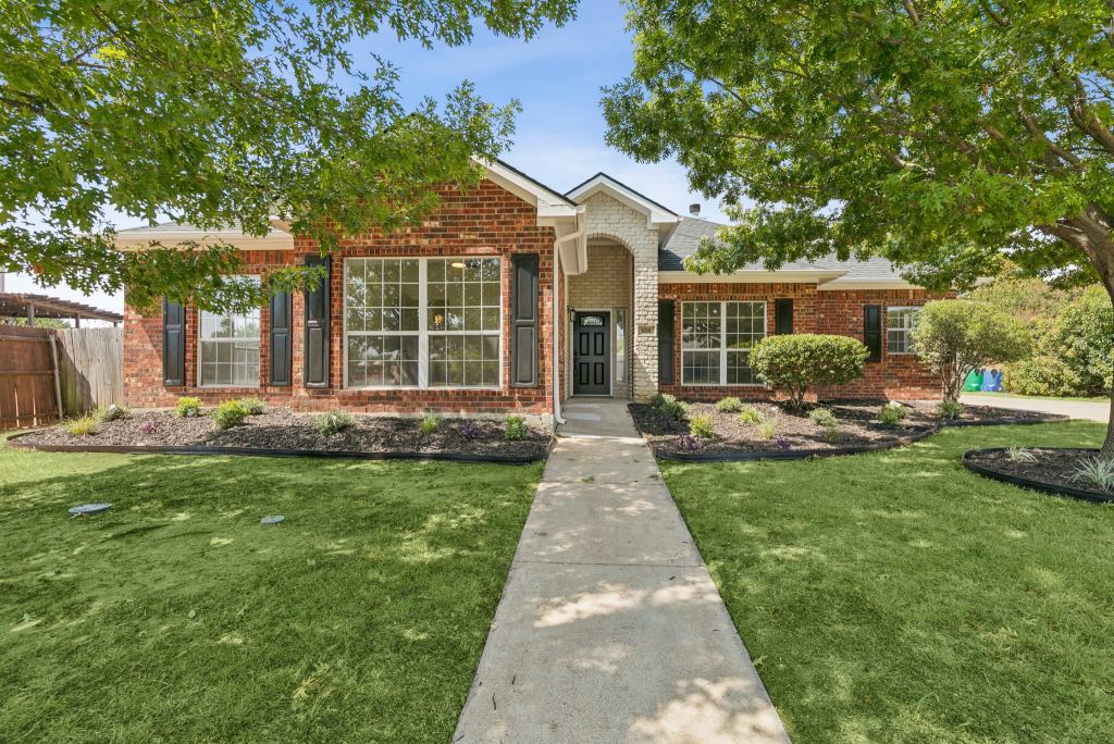 636 Whitetail Deer Lane, Crowley, TX 76036 — photo 1
