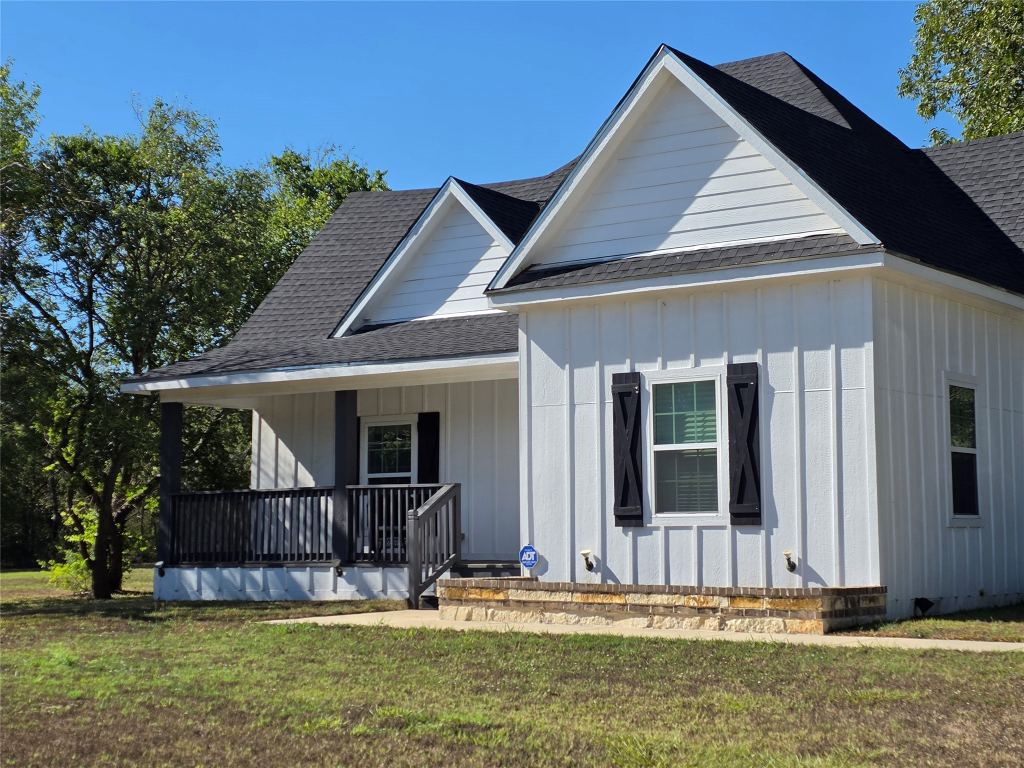 901 S Hall Street, Ennis, TX 75119 — photo 1