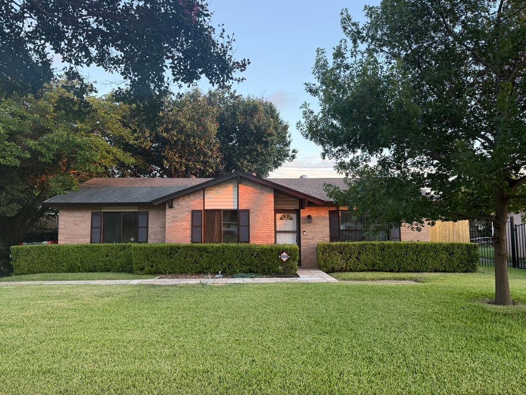 3526 W Rochelle Road