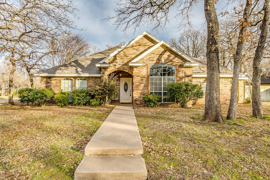 901 Evandale Road, Burleson, TX 76028 — photo 1