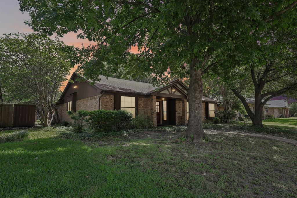 113 E Bancroft Drive, Garland, TX 75040 — photo 1