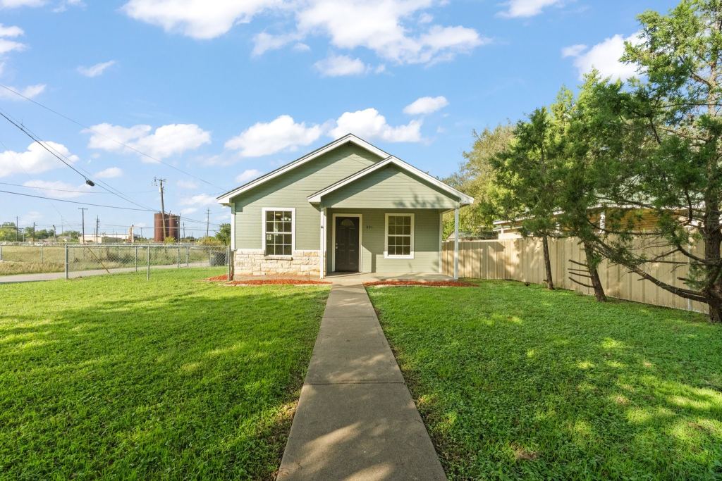801 Trinity Street, Cleburne, TX 76031 — photo 1