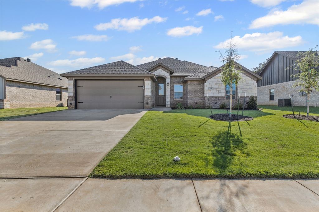 620 Jameson Street, Springtown, TX 76082 — photo 1