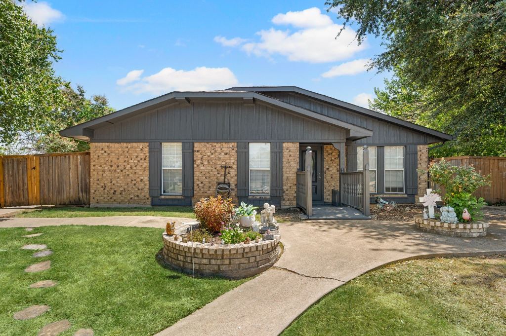 1706 Delaford Circle, Carrollton, TX 75007 — photo 1