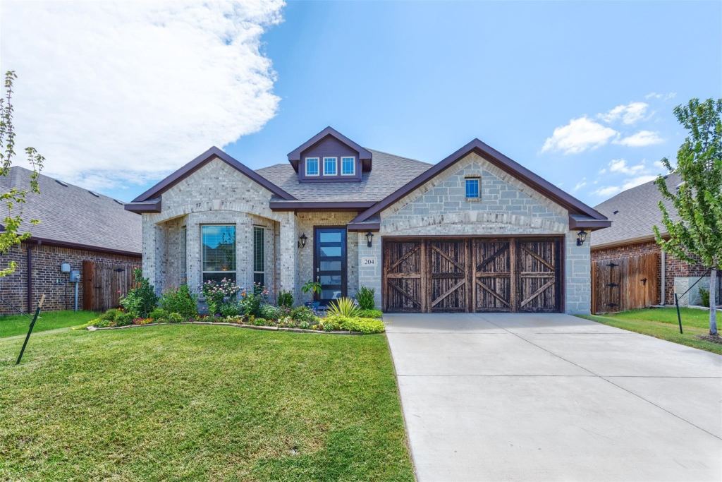 204 Garden Grove Drive, Waxahachie, TX 75165 — photo 1
