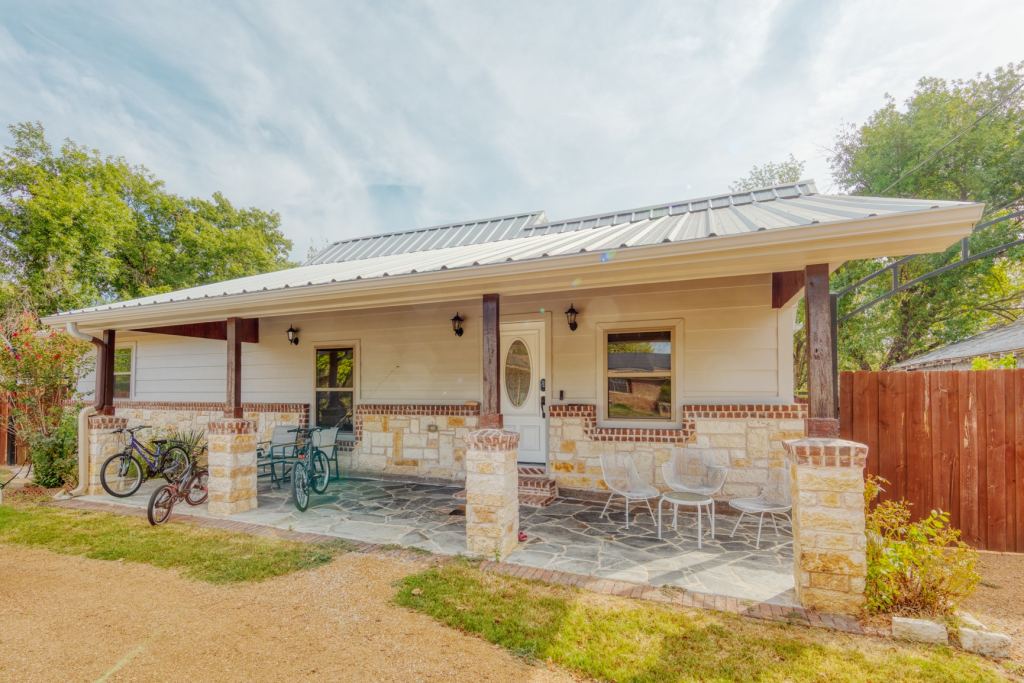 411 S Prairie Street, Pilot Point, TX 76258 — photo 1