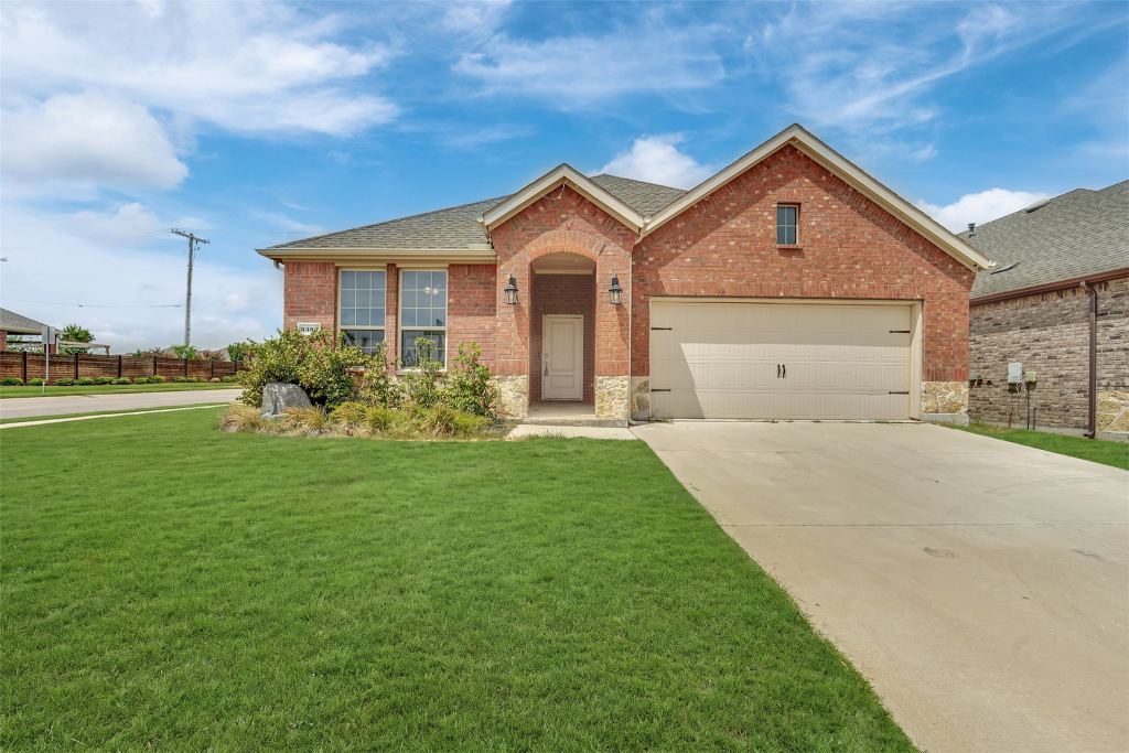 3303 Brady Starr Drive, Aubrey, TX 76227 — photo 1
