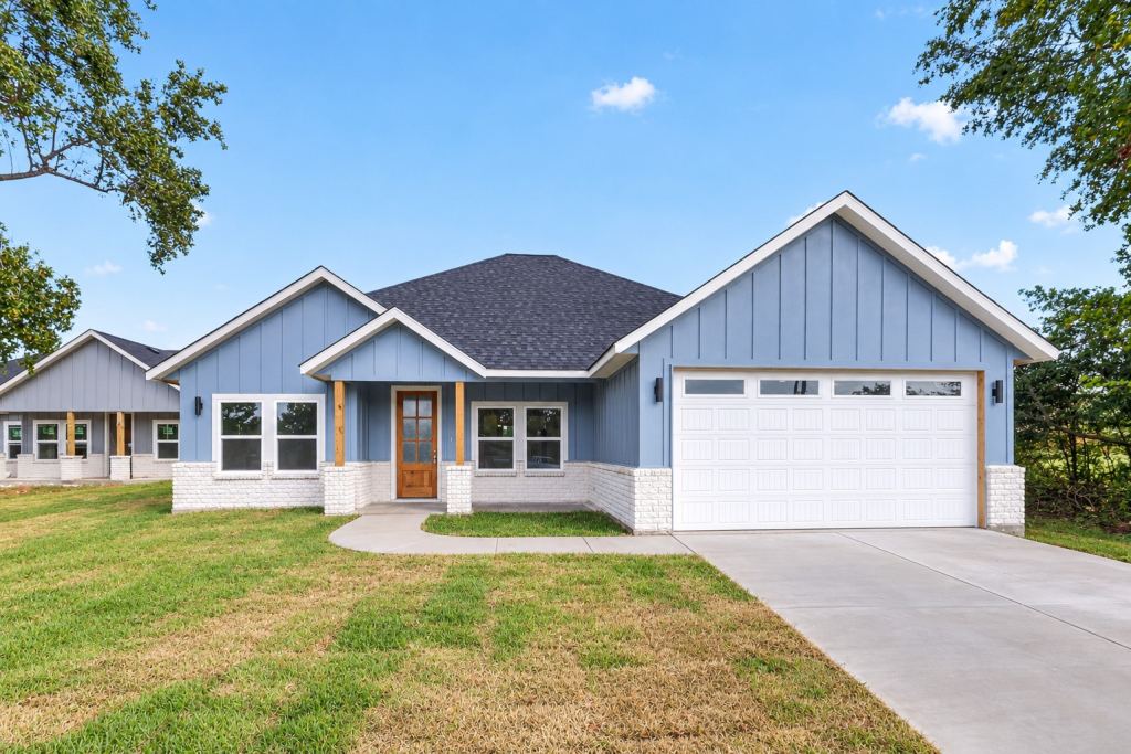102 Goodknight Ranch Road, Trinidad, TX 75163 — photo 1