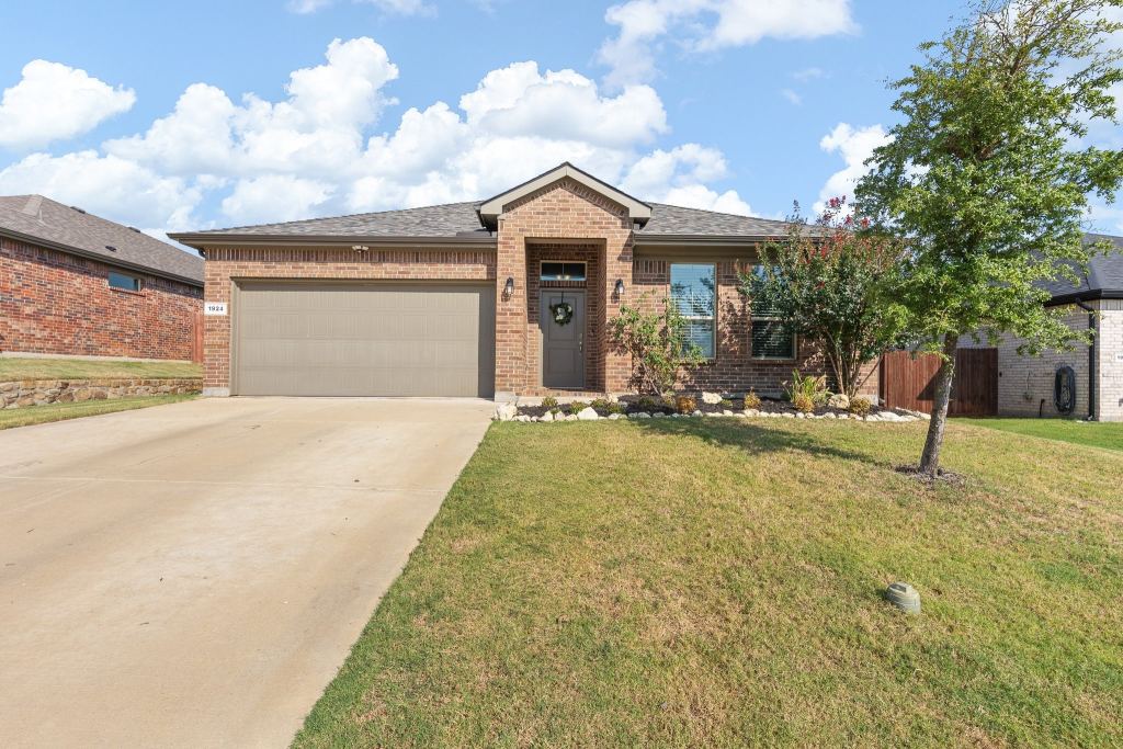 1924 Albany Lane, Cleburne, TX 76033 — photo 1