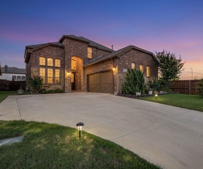 1247 Lynn Drive, Arlington, TX 76002 — photo 1