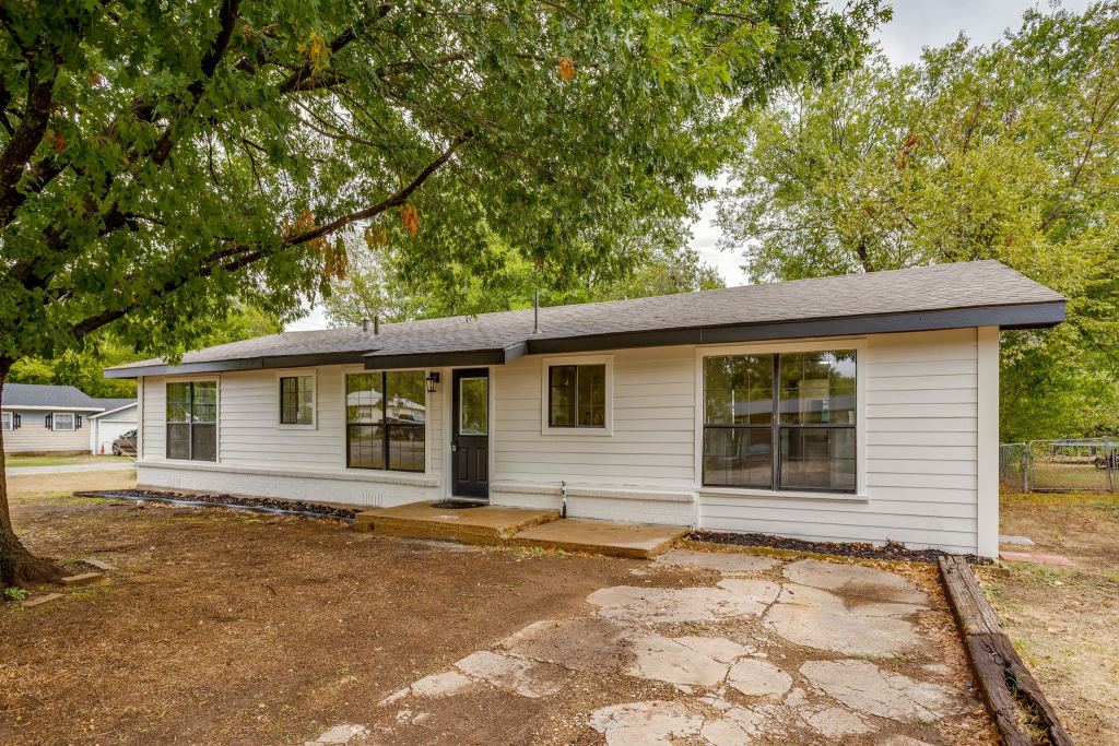 703 Odell Street, Cleburne, TX 76033 — photo 1